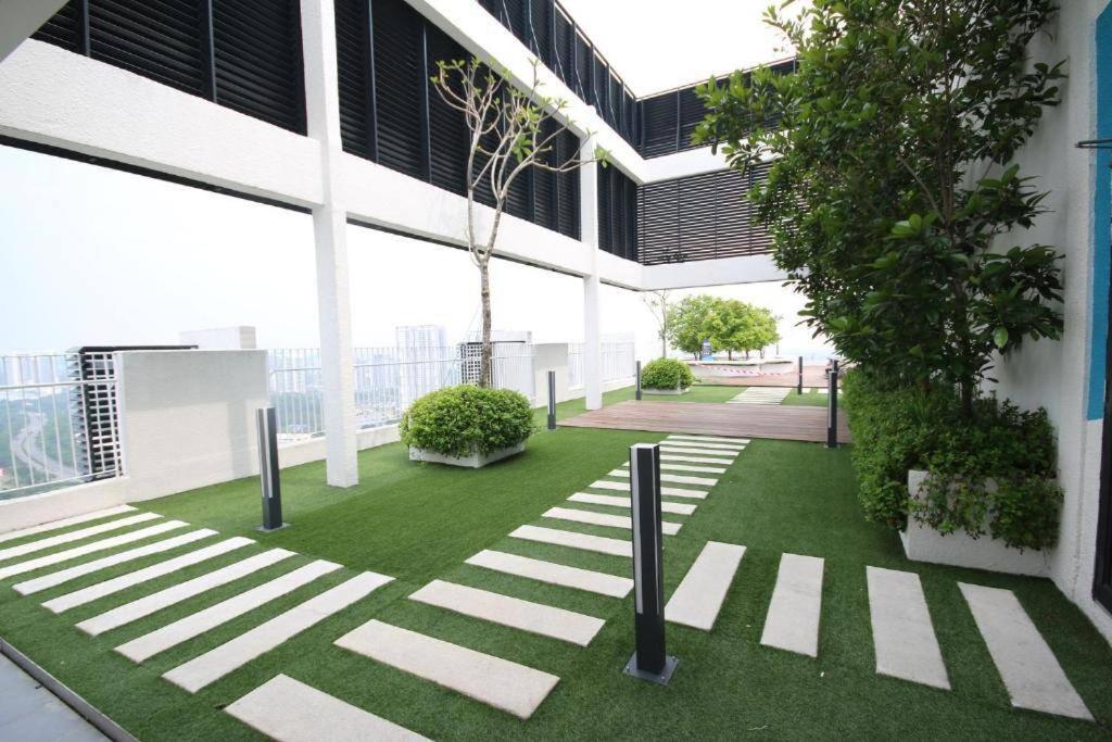 Lovely 3-Bedroom Serviced Apartment @ Cyberjaya Bagian luar foto