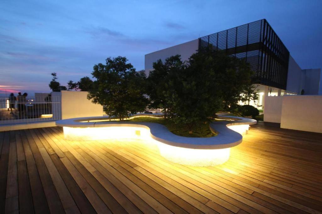 Lovely 3-Bedroom Serviced Apartment @ Cyberjaya Bagian luar foto