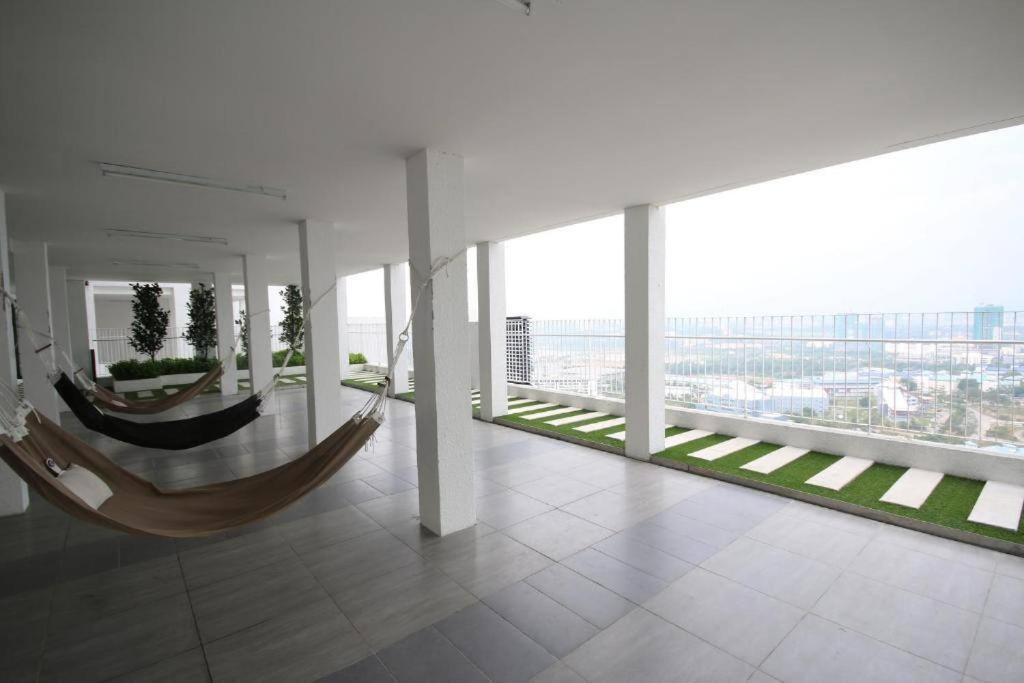 Lovely 3-Bedroom Serviced Apartment @ Cyberjaya Bagian luar foto