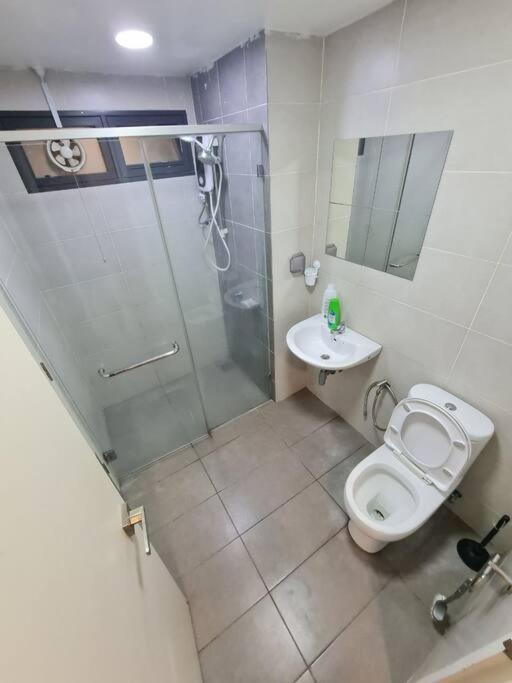 Lovely 3-Bedroom Serviced Apartment @ Cyberjaya Bagian luar foto