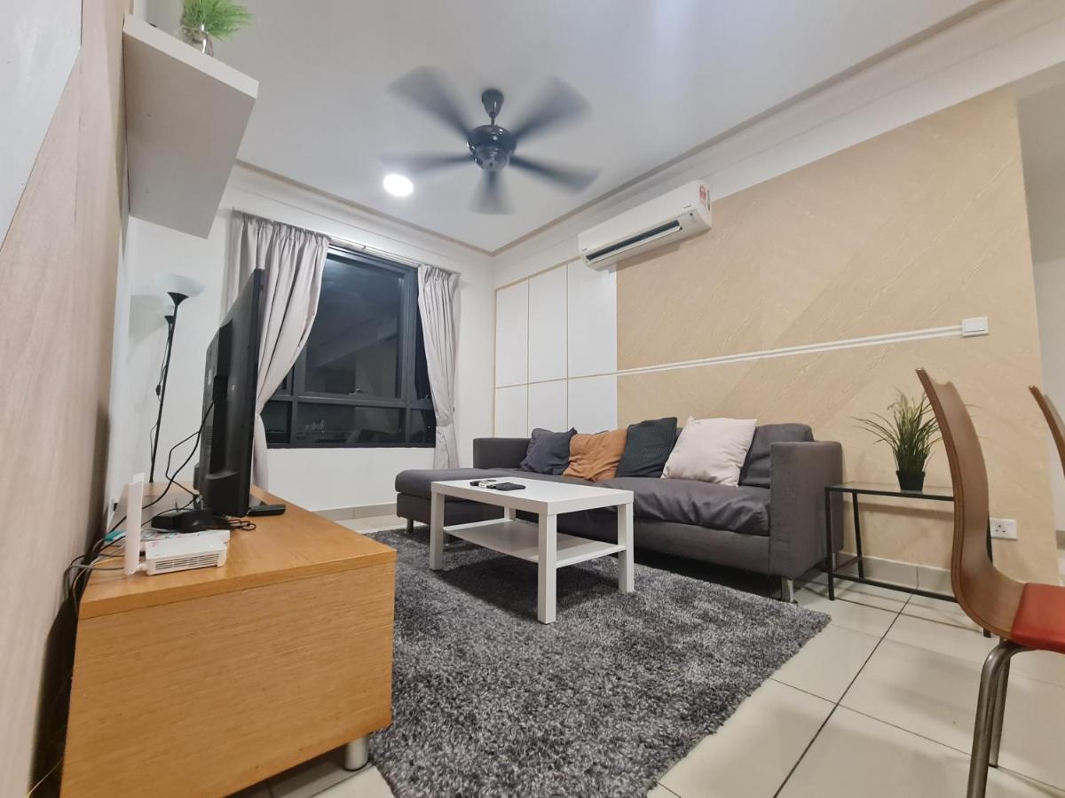 Lovely 3-Bedroom Serviced Apartment @ Cyberjaya Bagian luar foto