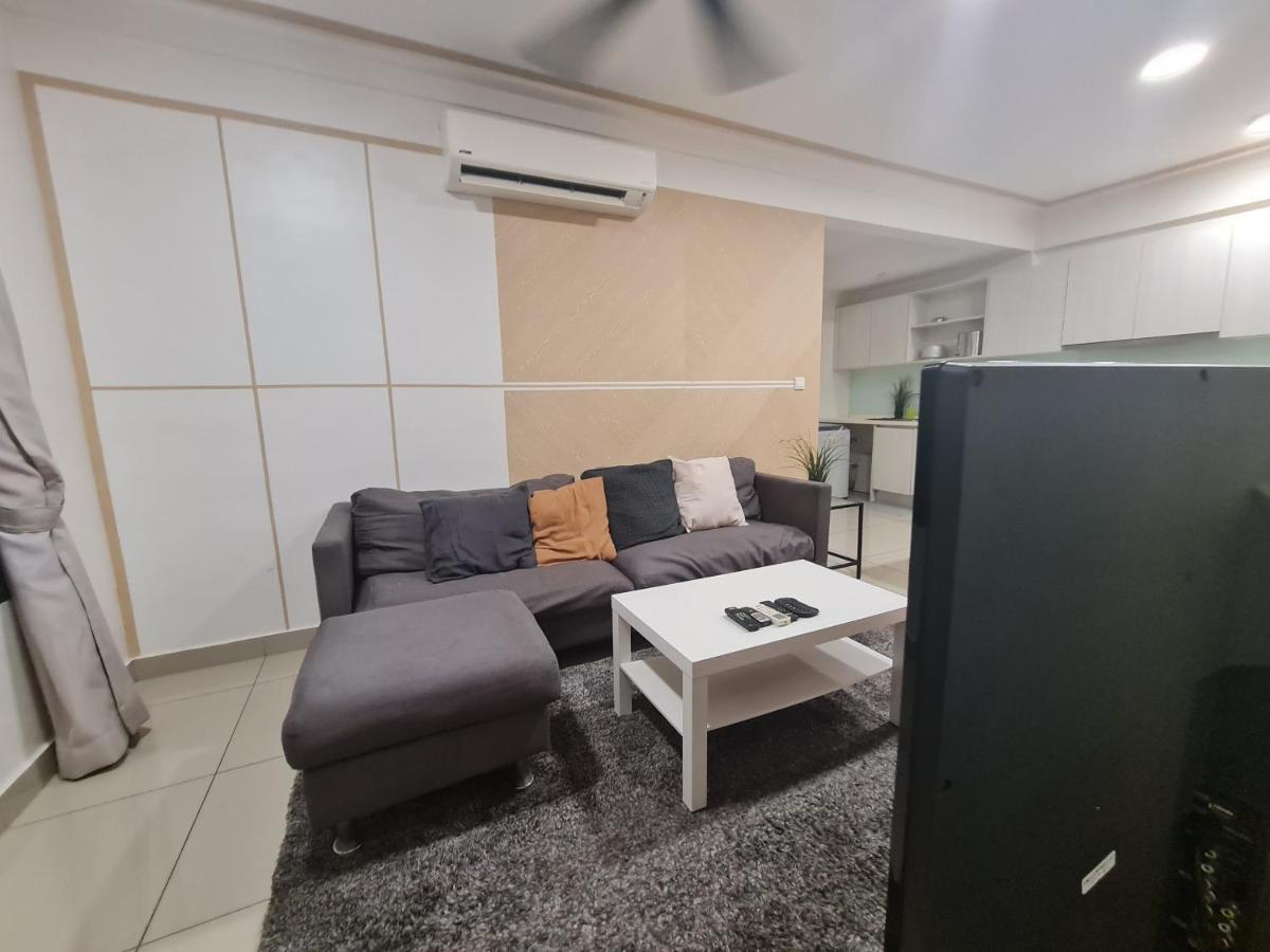 Lovely 3-Bedroom Serviced Apartment @ Cyberjaya Bagian luar foto